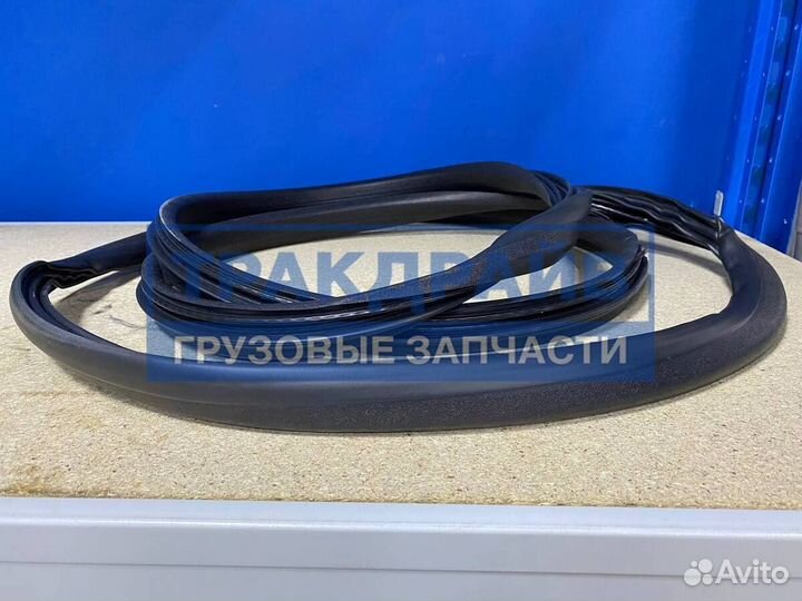 Уплотнитель двери Вольво FH4 от 2013 г.в