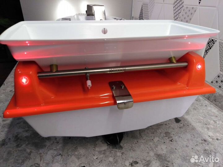 Карповый прикормочный кораблик