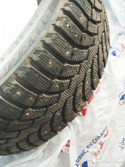 Bridgestone Blizzak Spike-01 215/45 R17 87T