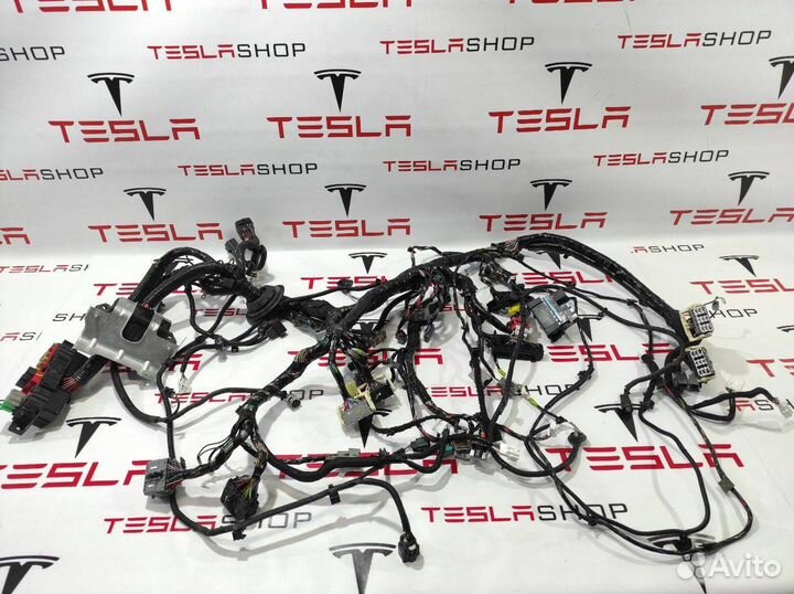 Электропроводка приборной панели кузова Tesla