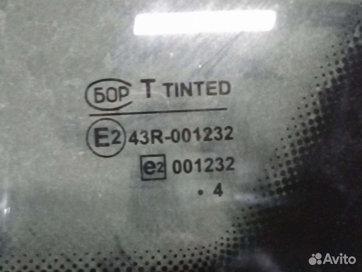 Стекло кузова заднее правое Ваз-2110