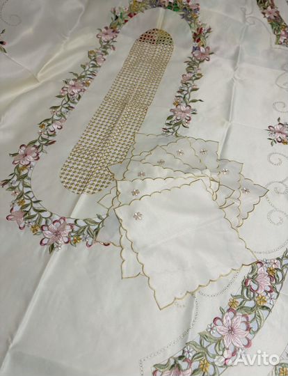 Продам Скатерть с 8ю салфетками