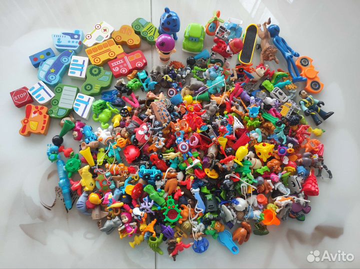 Игрушки из Киндер сюрпризов пакетом 1.5 кг