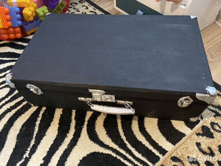 Чемодан ретро