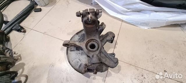 Кулак передний левый Skoda Fabia 2 (5J) 2007