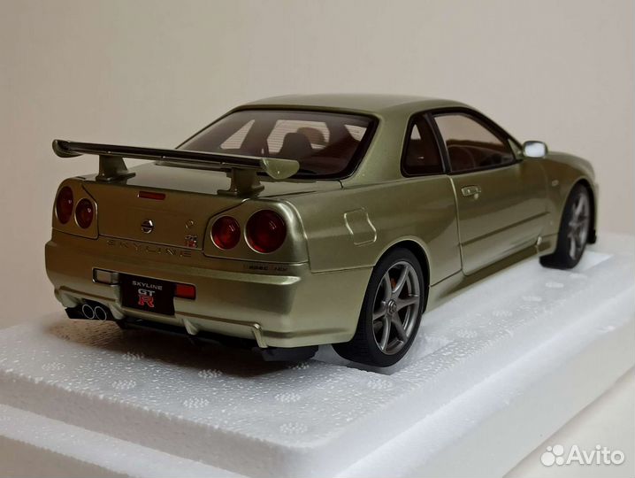 Nissan Skyline GT-R (R34) V-spec II Autoart 1:18