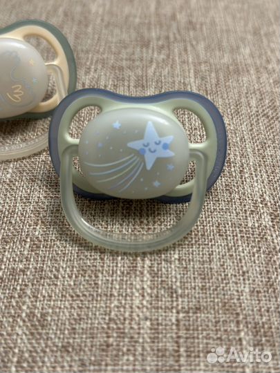 Соска пустышка avent 0 6 новая светящаяся