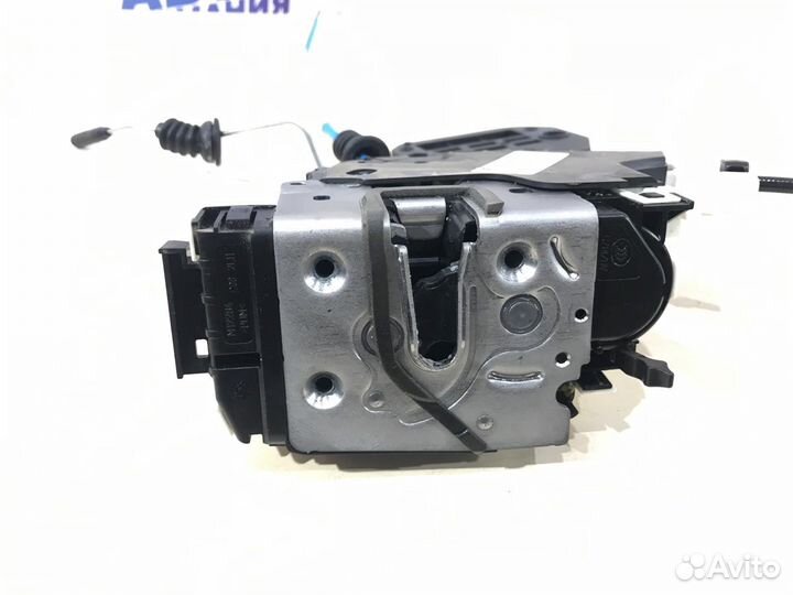 Замок двери задний левый Mercedes Gla180 X156