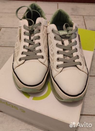 Кросовки женские