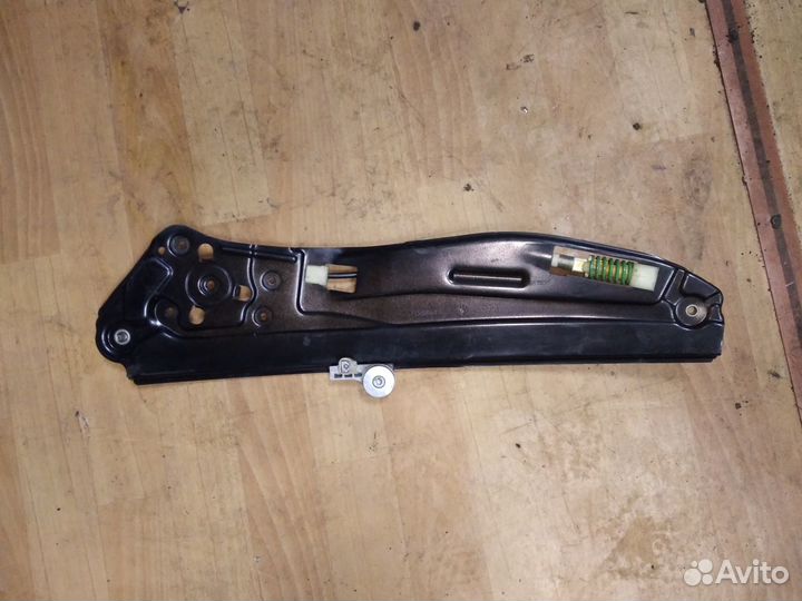 Стеклоподъемник задний правый BMW E65