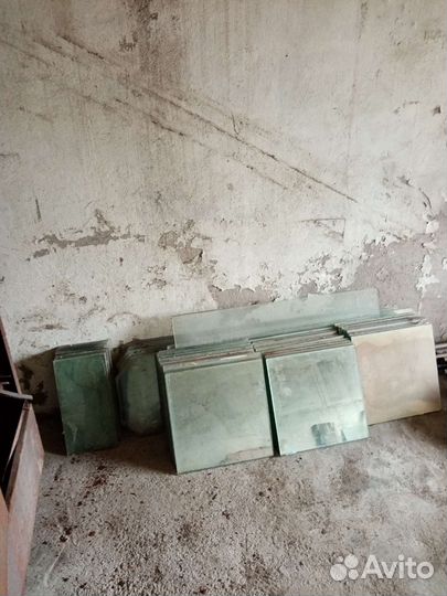 Стекло бу, зеркальные полки, металлический шкаф