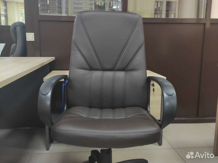 Кресло Менеджер коричневый кожзам с механизмом Топ