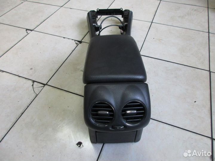 Подлокотник w209 CLK-class