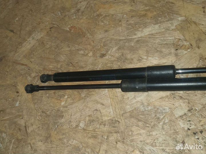 Аммортизатор капота bmw e90 e92 3 series