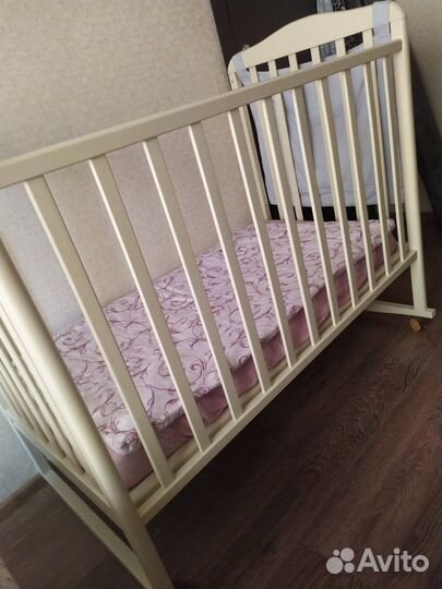 Детская кроватка с матрасом