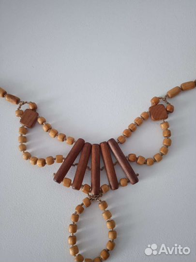 Колье из дерева