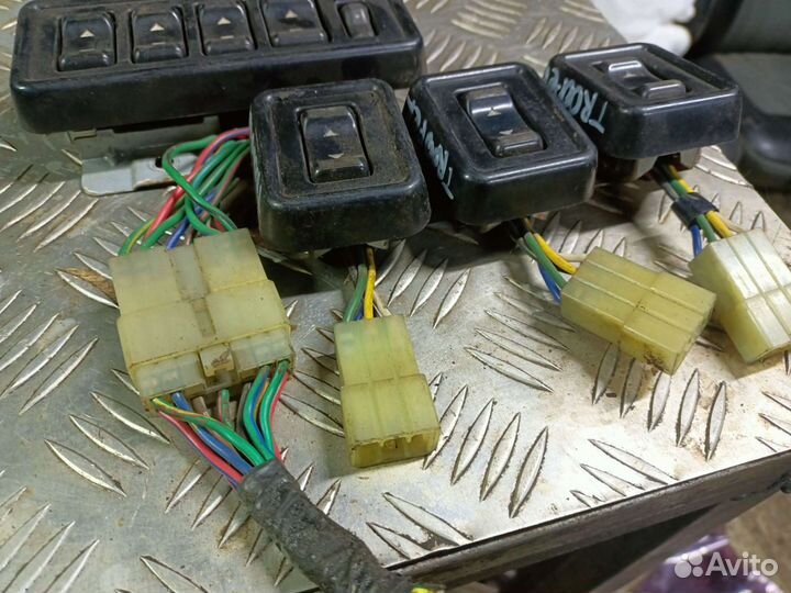 Блок стеклоподъемников Isuzu Trooper 1