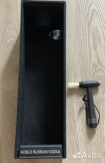 Упаковка от водки Белуга Gold Line 0,75 с кистью