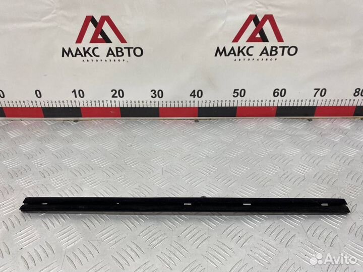 Б/У уплотнительная резинка стекла задний левый