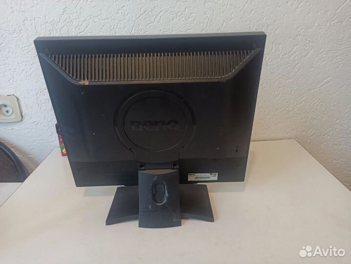 Монитор BenQ q7t4