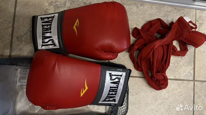 Боксерские перчатки everlast 10 oz
