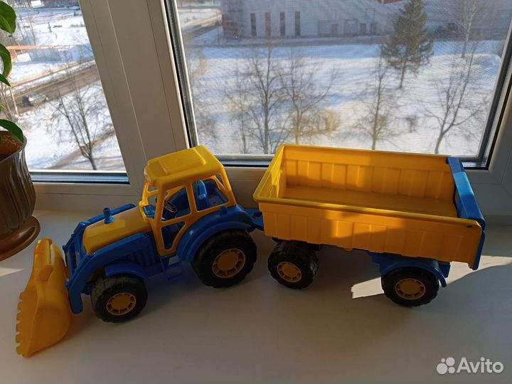 Трактор с прицепом