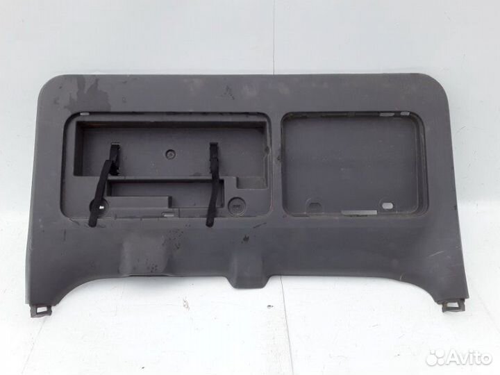 Обшивка крышки багажника задняя Toyota Land
