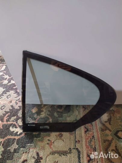 Стекла заднии BMW 5,f10-11 оригинал