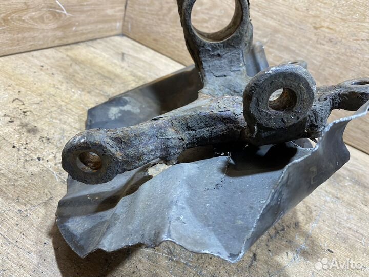 Поворотный кулак передний правый BMW E46 X39