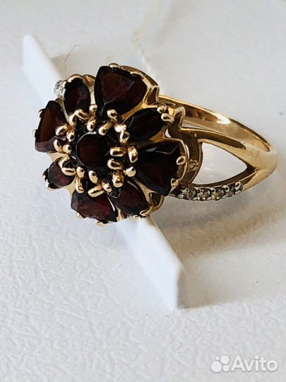 Золотое кольцо с гранатом