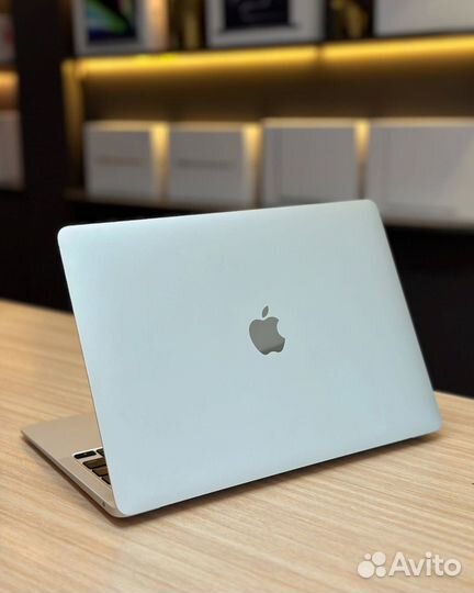 MacBook Air 13 M1 chip 8/256GB Silver Б/У