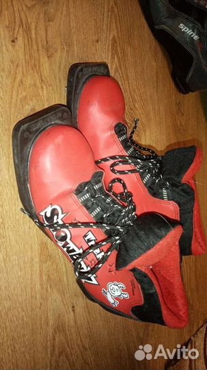 Лыжные ботинки