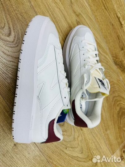 Кроссовки женские