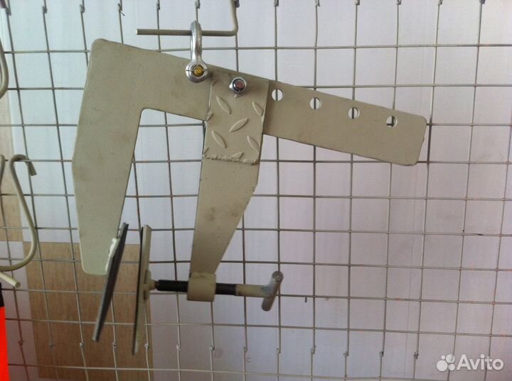 Захват для сэндвич-панелей