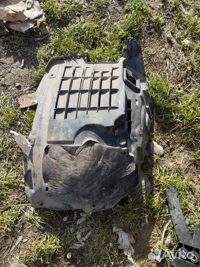 Подкрылок передний левый Land Rover Range Rover