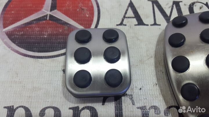 Накладки на педали на Mercedes R129