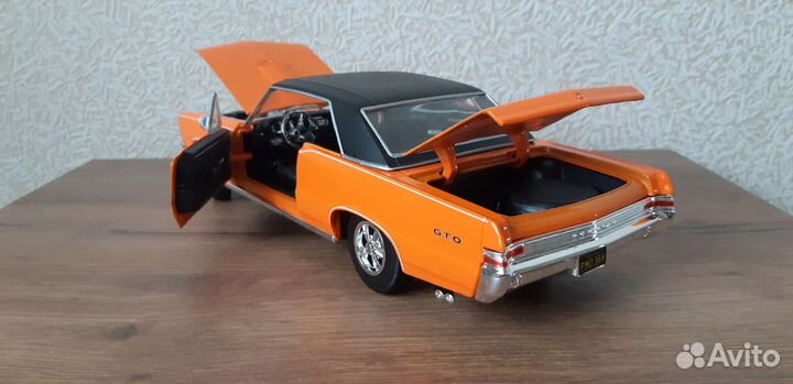 Модель Pontiac gto 1965 1/18 maisto