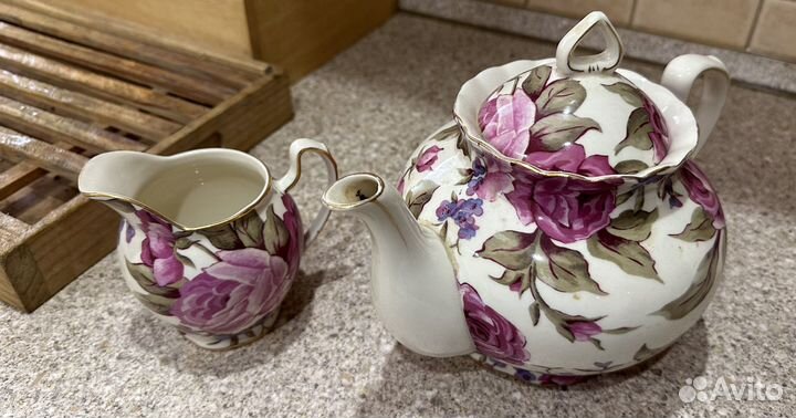 Заварочный чайник и сливочник
