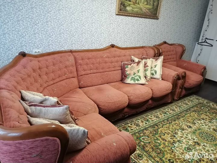 Угловой диван и кресло