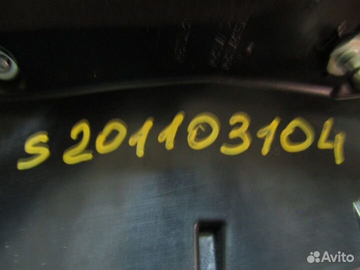 Фонарь задний наружный левый Toyota Land Cruiser