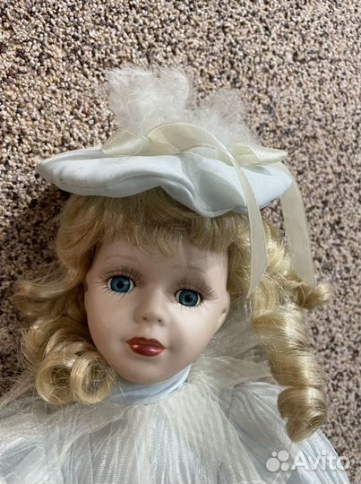 Кукла фарфоровая коллекционная