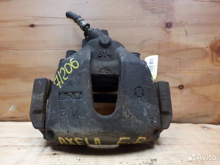 Суппорт передний правый Mazda Axela BK5P zyve 2006