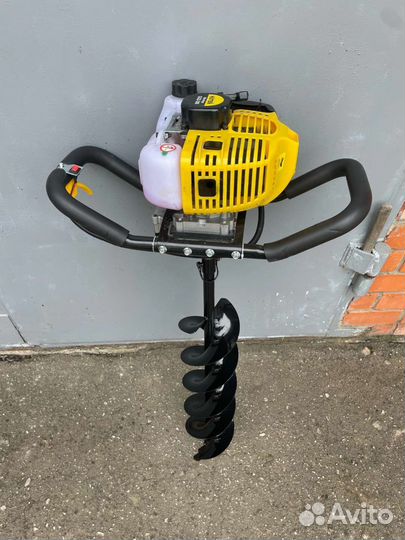 Бурение лунок мотобуром