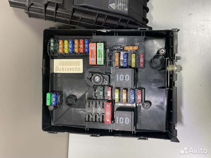 Блок предохранителей Фольксваген Пассат Б6