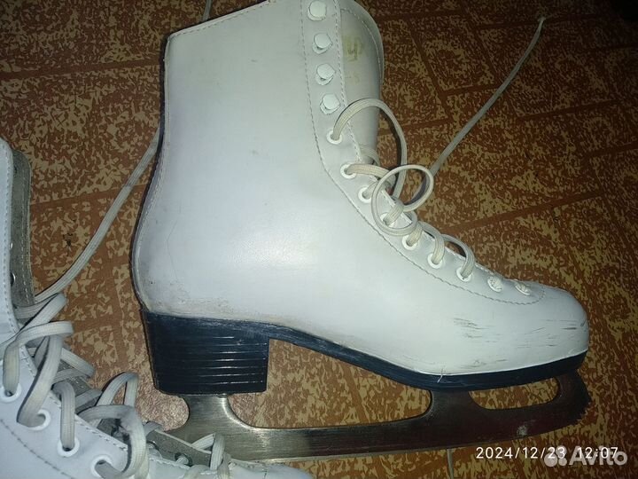 Коньки фигурные 38 размер