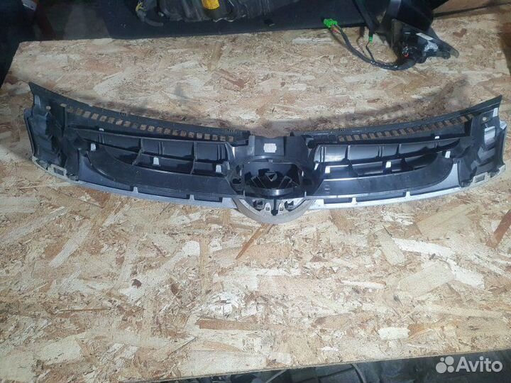 Решетка радиатора Volkswagen Golf plus 1.6 BLP