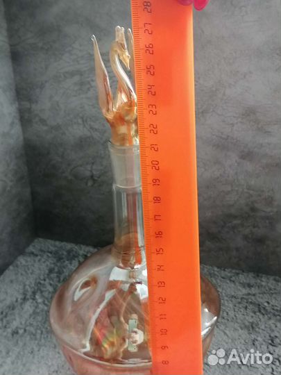 Графин цветное стекло СССР Внутри фигурка лебедя