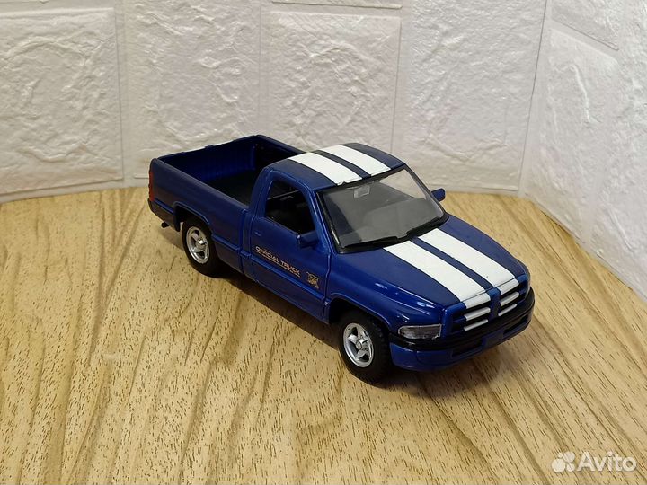 Dodge Ram 1/26 Maisto Made in Thailand