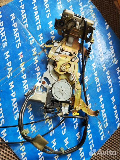 Замок двери задний правый Mazda Mpv LW3W 2005