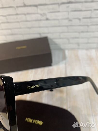 Солнцезащитные очки Tom Ford